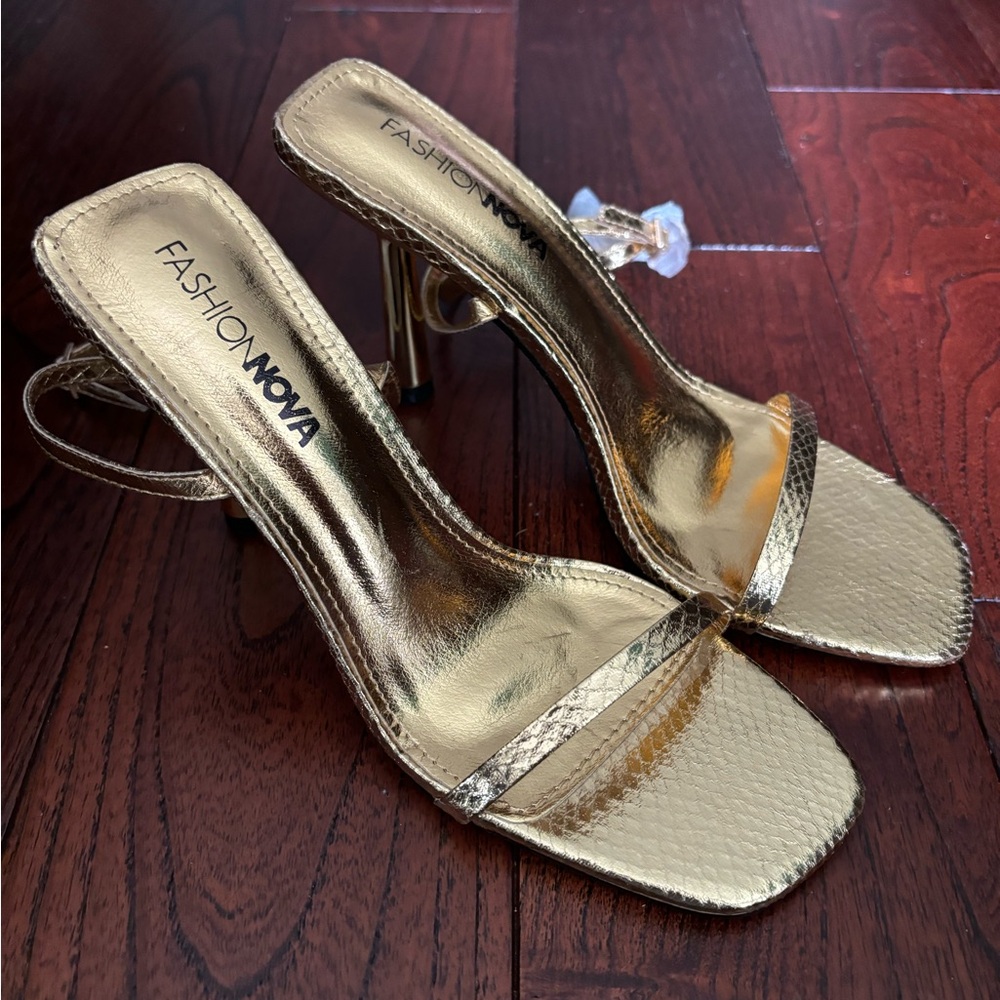 Women’s fashion nova heels NWOT
